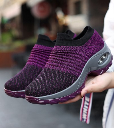 Sports shoes