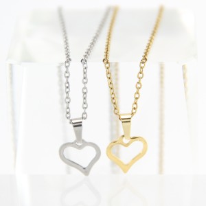 Accessories: Necklace