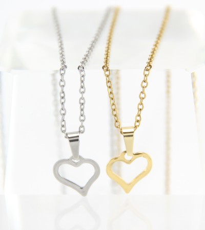 Accessories: Necklace