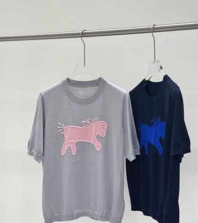 Round neck and short sleeves