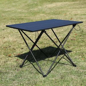 Outdoor folding table
