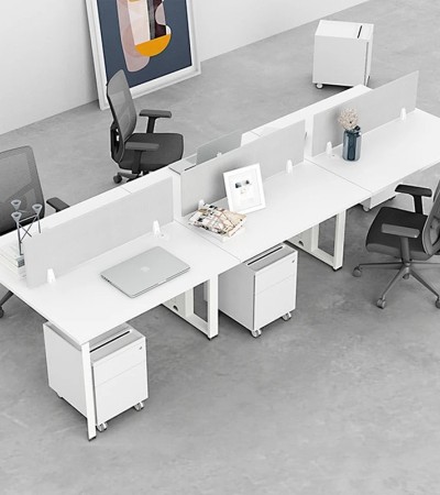 The combination of staff desks is simple and modern, with screens and card slots. The work space is for four staff desks